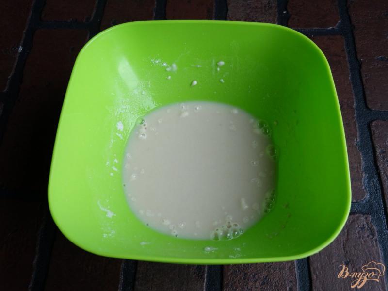 Фото приготовление рецепта: Сырная лепешка с инжиром шаг №2