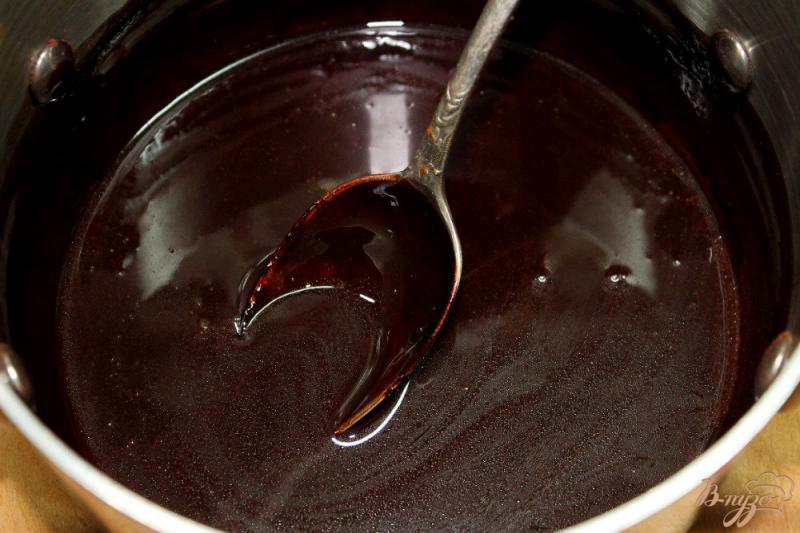 Фото приготовление рецепта: Груша с шоколадом шаг №4