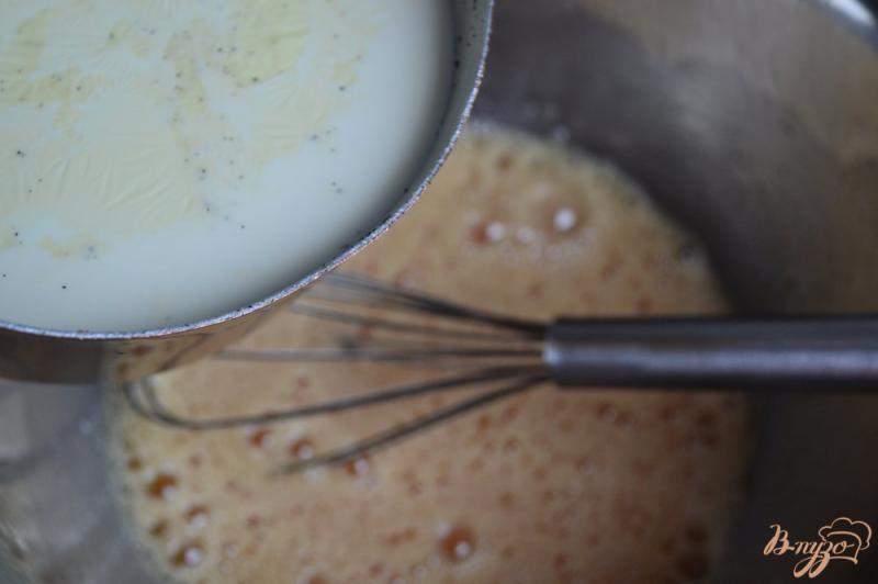 Фото приготовление рецепта: Сливочно-ванильный десерт шаг №3