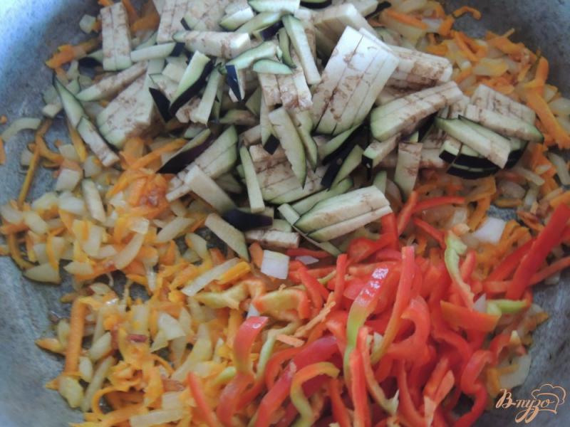 Фото приготовление рецепта: Рис с желудочками и овощами шаг №3