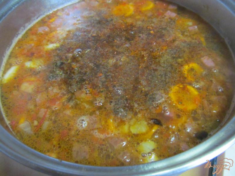 Фото приготовление рецепта: Суп с томатами и фасолью шаг №7