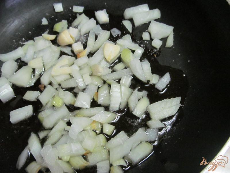 Фото приготовление рецепта: Тушенная капуста с мясом в кефире шаг №1