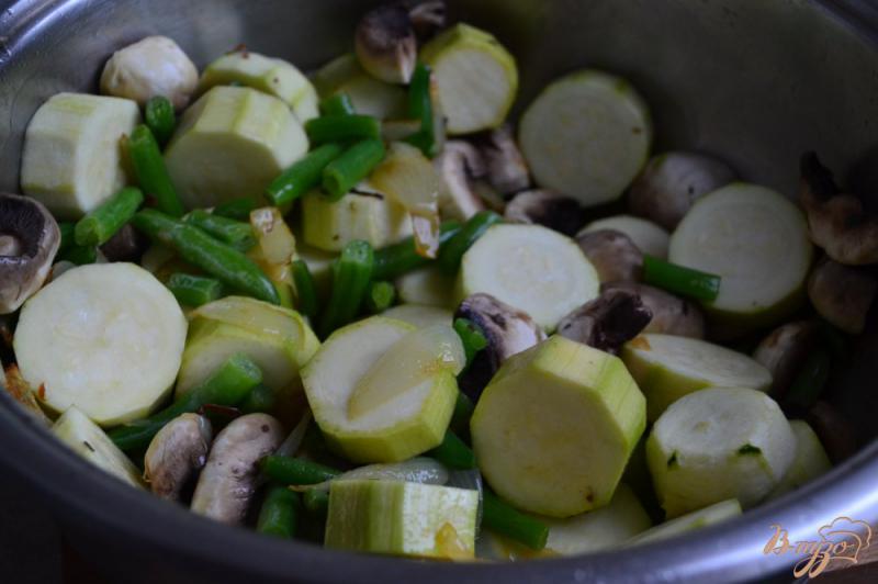 Фото приготовление рецепта: Овощной суп-пюре с красной чечевицей шаг №2