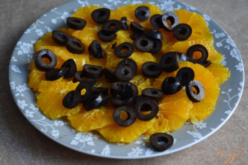 Фото приготовление рецепта: Салат с апельсинами и чипсами из сыра шаг №2