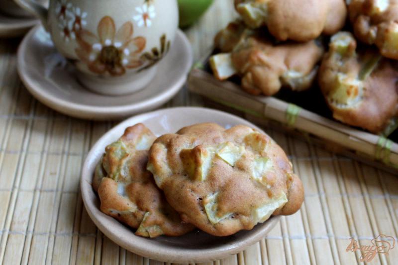 Фото приготовление рецепта: Яблочные оладьи со сливочным маслом в духовке шаг №6