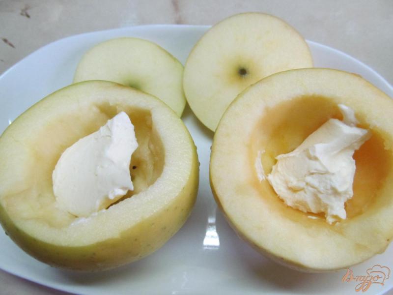 Фото приготовление рецепта: Печенные яблоки с шоколадом сметаной и кунжутом шаг №1