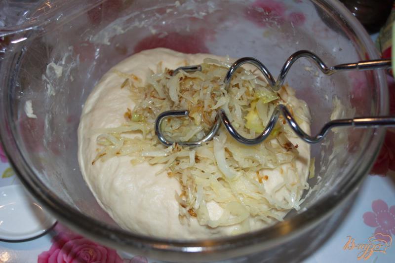 Фото приготовление рецепта: Домашние булочки с секретом ( для первых блюд) шаг №4