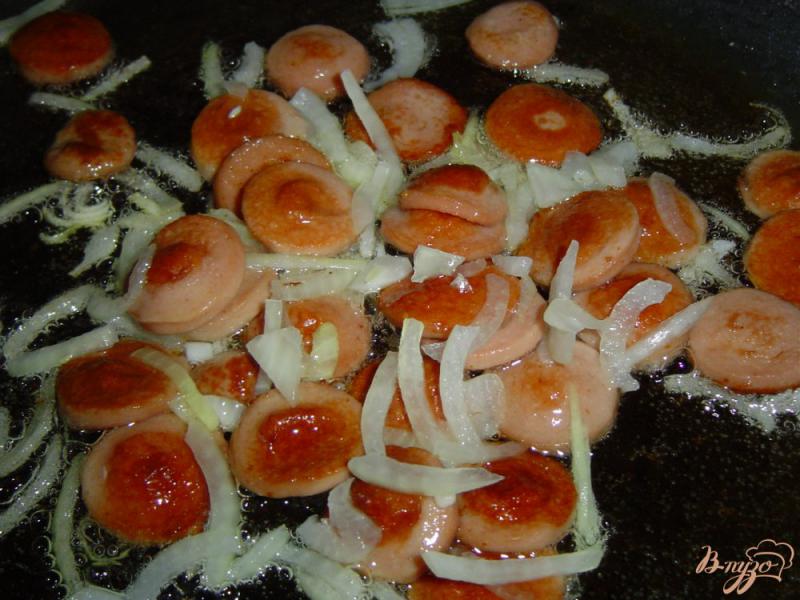 Фото приготовление рецепта: Солянка из белокачанной капусты и сосисок шаг №2