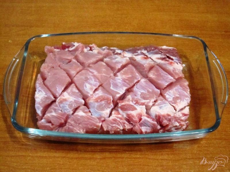 Фото приготовление рецепта: Свинина в духовке с джемом и медом шаг №3
