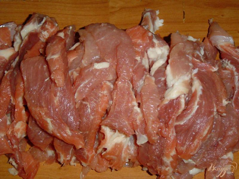 Фото приготовление рецепта: Гуляш из свинины со сметанной подливой шаг №2