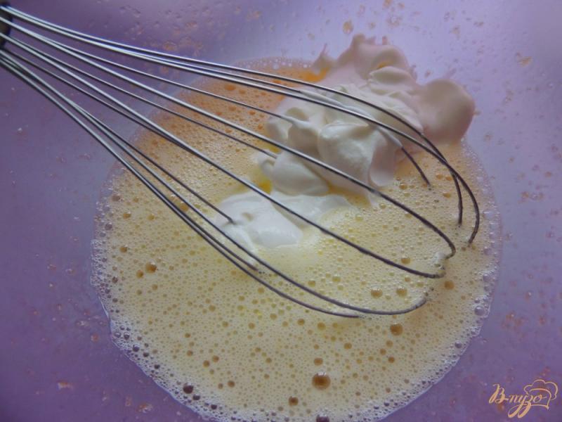 Фото приготовление рецепта: Блинный пирог с творогом и вишней шаг №5