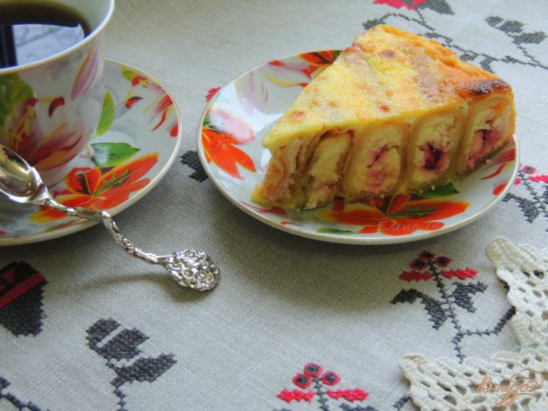 Фото приготовление рецепта: Блинный пирог с творогом и вишней шаг №7