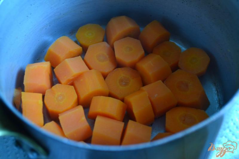Фото приготовление рецепта: Блины морковные с овсом шаг №1