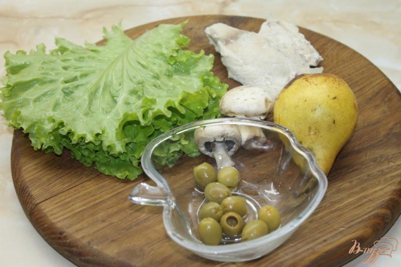 Фото приготовление рецепта: Салат с грушей и курицей шаг №2