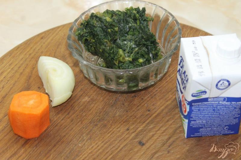 Фото приготовление рецепта: Сливочный суп - пюре со шпината и овощей шаг №1