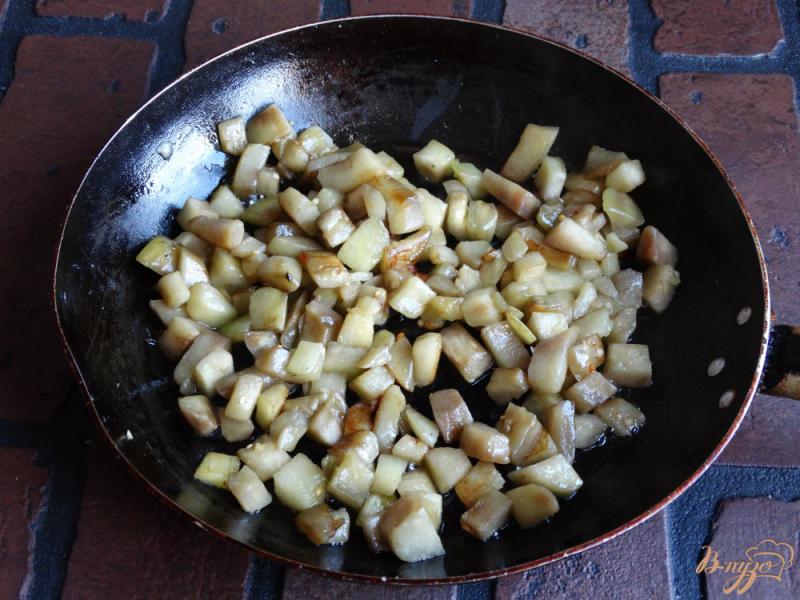 Фото приготовление рецепта: Салат с баклажанами и куриной грудкой шаг №3