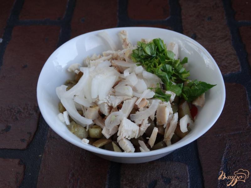 Фото приготовление рецепта: Салат с баклажанами и куриной грудкой шаг №7