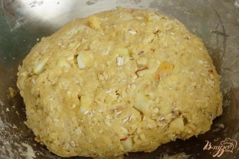 Фото приготовление рецепта: Овсяное печенье «Яблочко» шаг №6