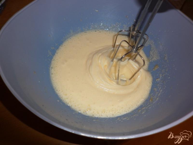 Фото приготовление рецепта: Нежный пирог с виноградом (Torta morbidissima all'uva) шаг №2