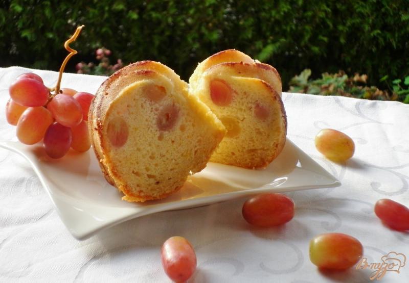 Фото приготовление рецепта: Нежный пирог с виноградом (Torta morbidissima all'uva) шаг №8