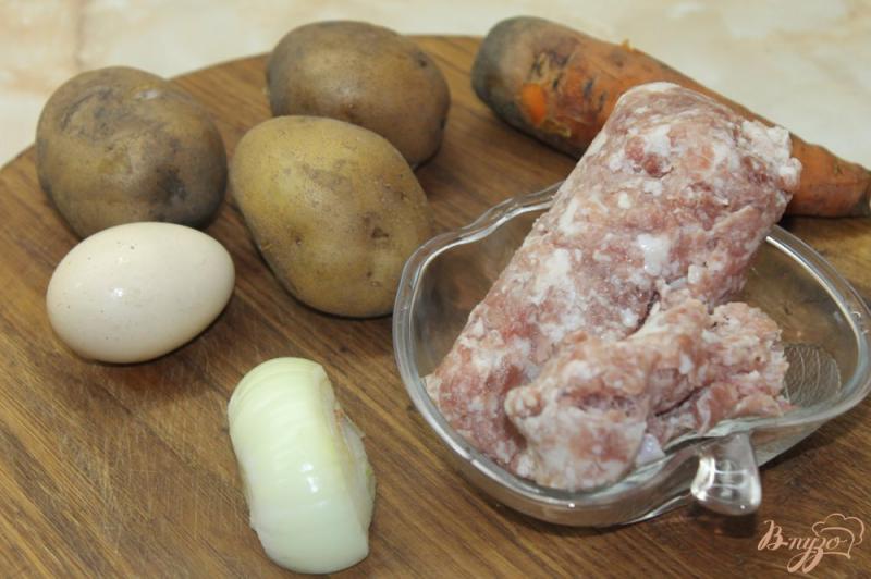 Фото приготовление рецепта: Рулет из отварного картофеля, яиц и фарша шаг №1