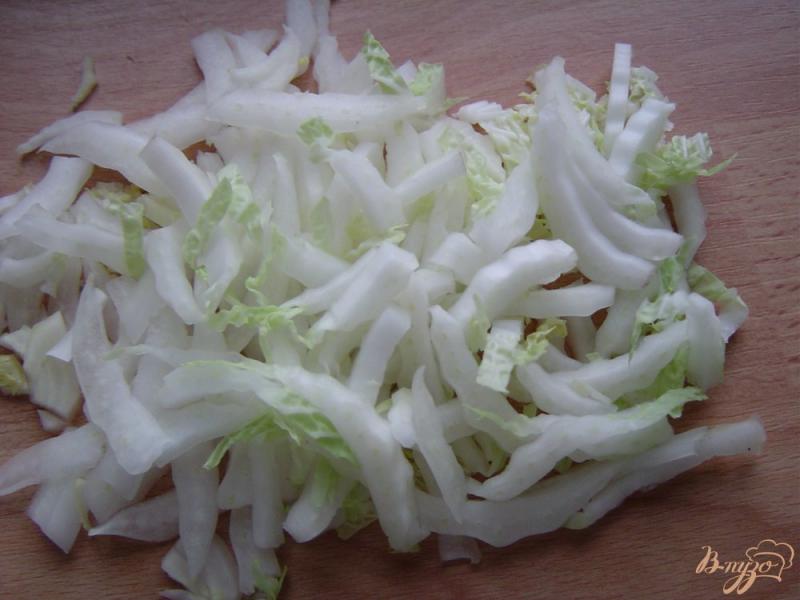 Фото приготовление рецепта: Теплый салат из пекинской капусты и грибов в китайском стиле шаг №1