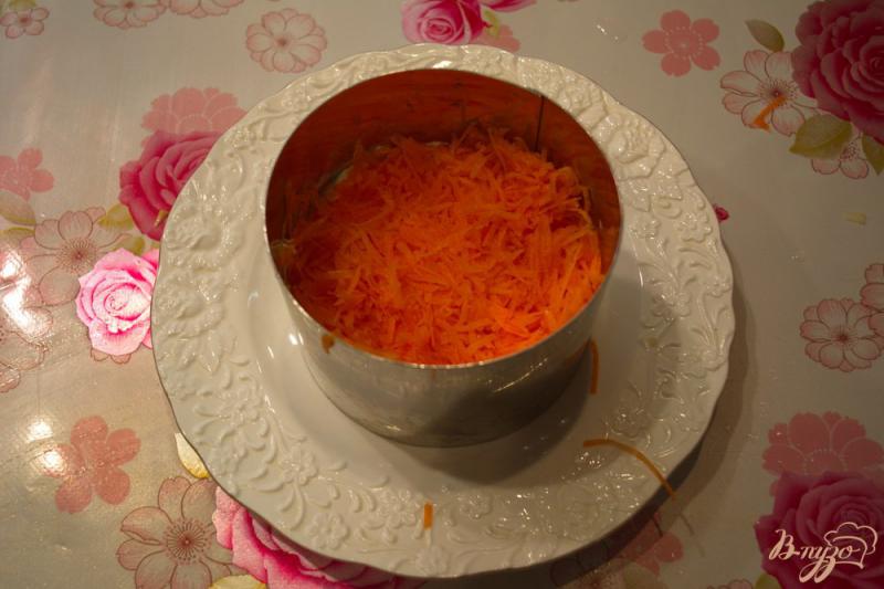 Фото приготовление рецепта: Салат из моркови, яблока и сыра к ужину шаг №3