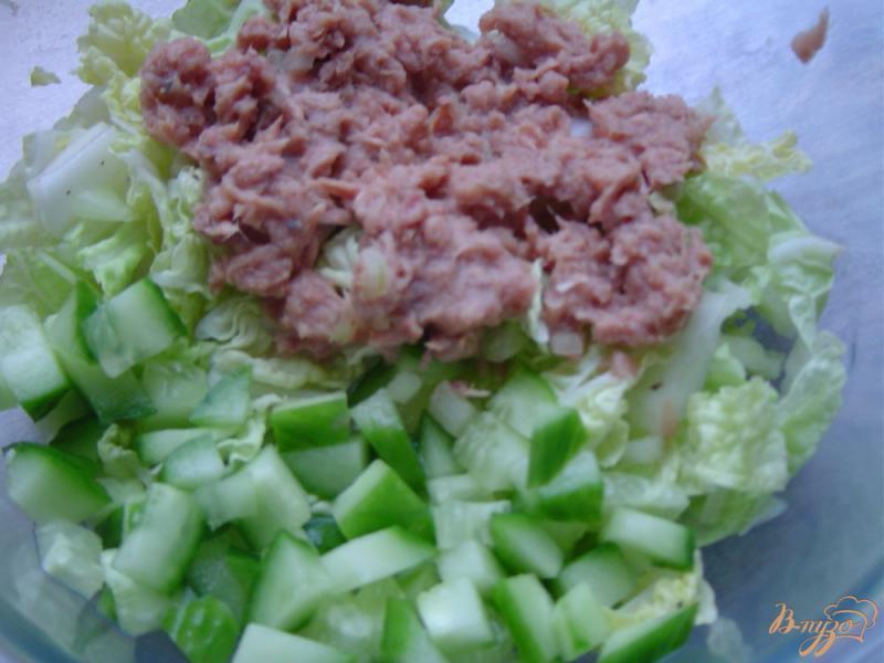 Фото приготовление рецепта: Овощной салат с тунцом шаг №5