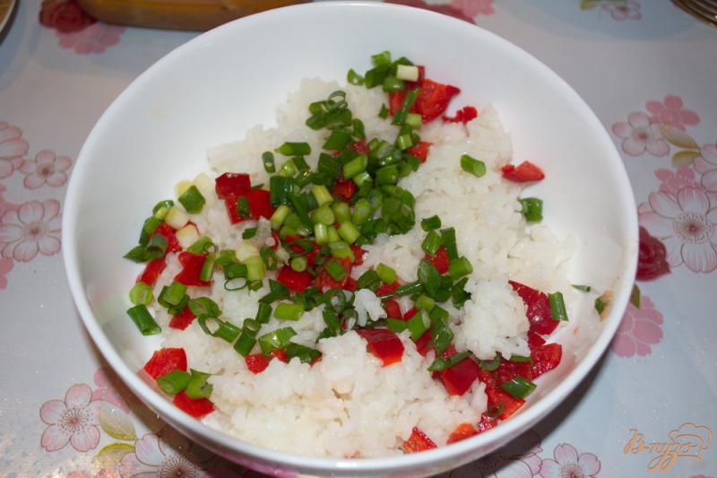 Фото приготовление рецепта: Теплый салат  с рисом и индейкой шаг №3