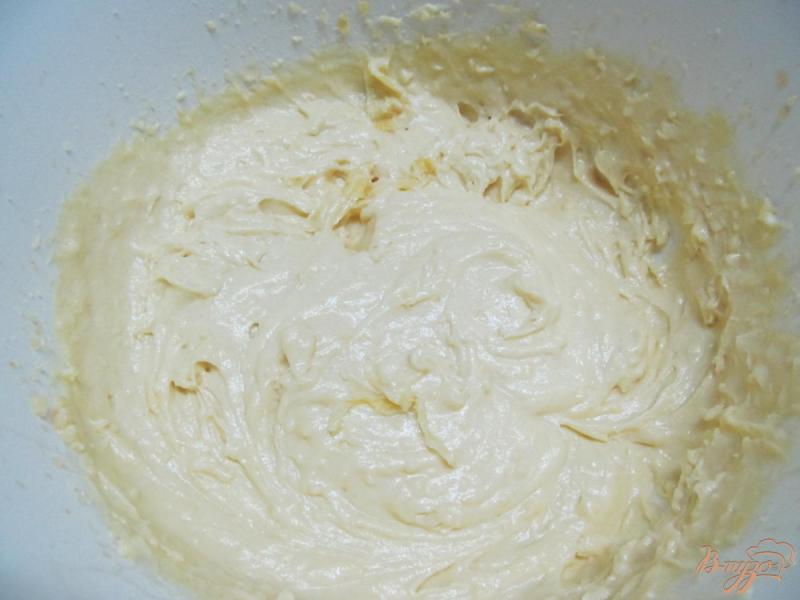 Фото приготовление рецепта: Вафли с мандарином и плавленным сыром шаг №3