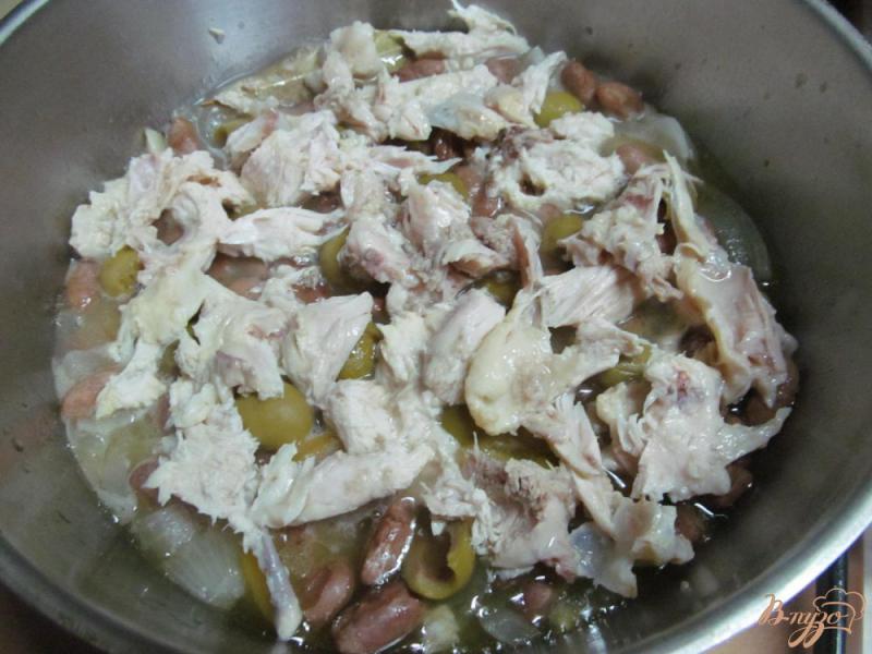 Фото приготовление рецепта: Курица с фасолью и макаронами шаг №11
