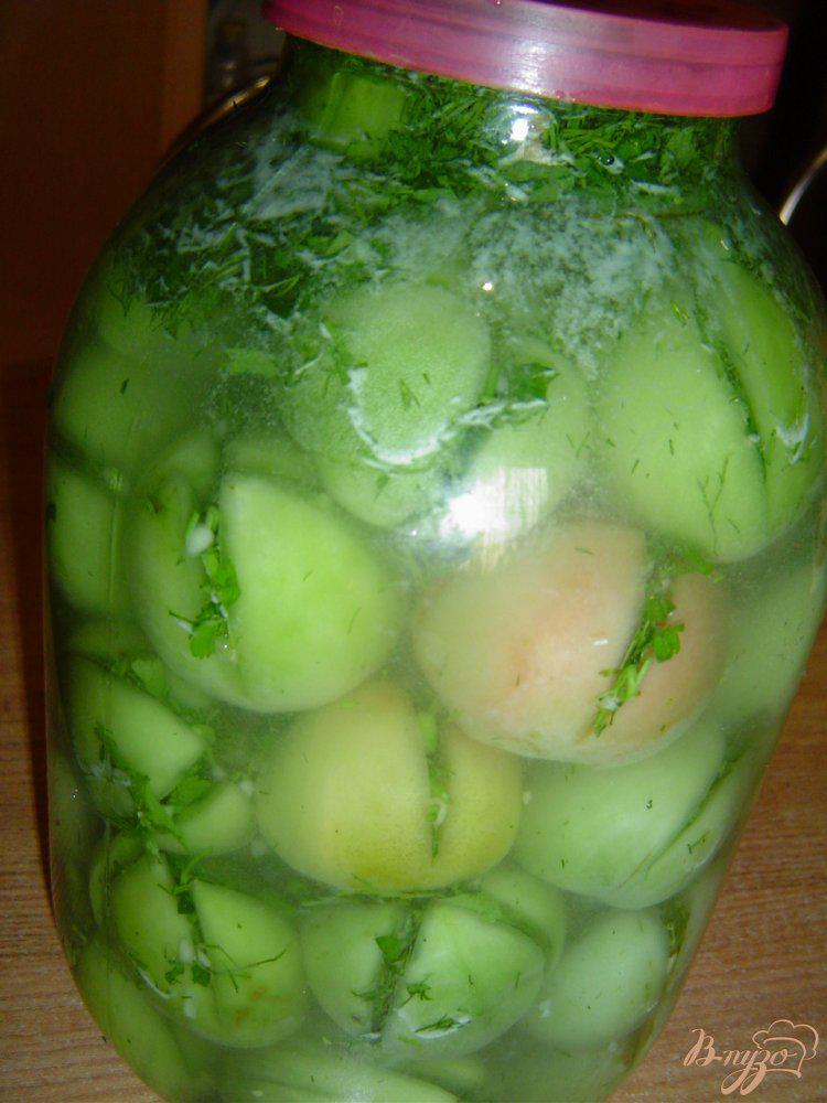 Фото приготовление рецепта: Зеленые помидоры с чесноком и зеленью шаг №10