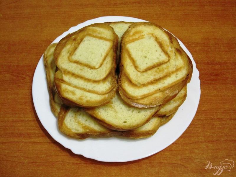 Фото приготовление рецепта: Закусочные бутерброды с киви шаг №6