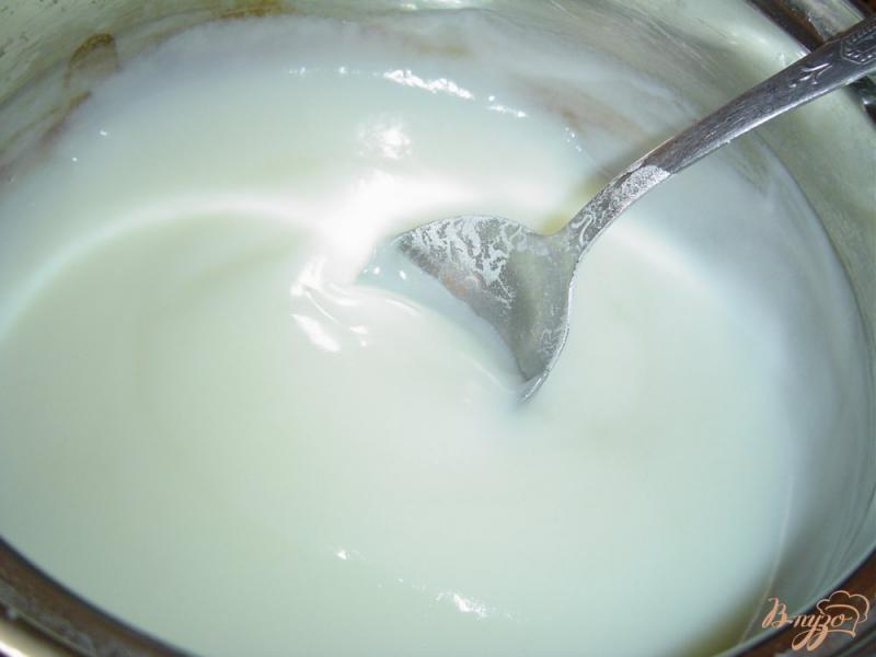 Фото приготовление рецепта: Молочный кисель с вишневым желе шаг №2