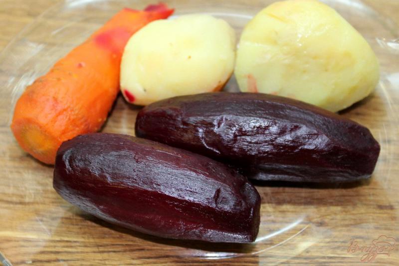 Фото приготовление рецепта: Салат из печеных овощей с маринованным луком и грецкими орехами шаг №1