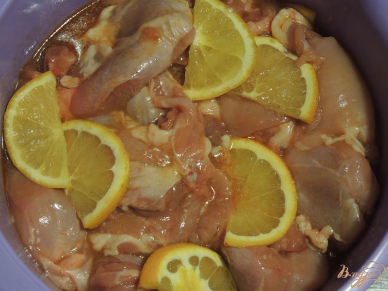 Фото приготовление рецепта: Курица в апельсиновом маринаде с картофельным гарниром шаг №3