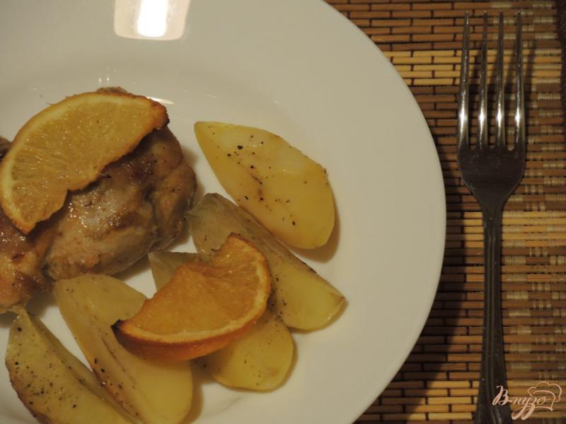 Фото приготовление рецепта: Курица в апельсиновом маринаде с картофельным гарниром шаг №7