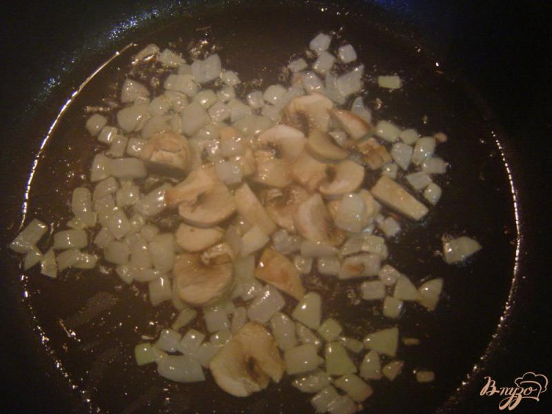 Фото приготовление рецепта: Суп с овощами,грибами и цветной капустой шаг №4