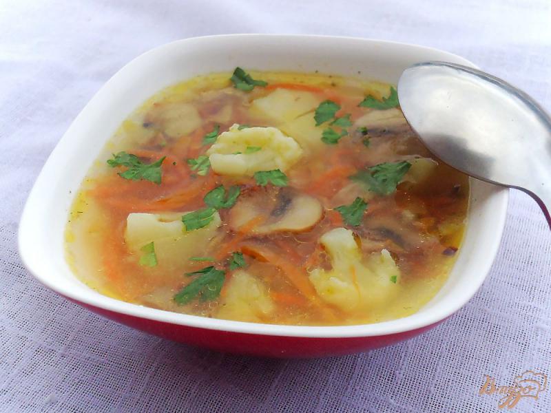Фото приготовление рецепта: Суп с овощами,грибами и цветной капустой шаг №7