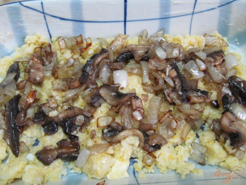 Фото приготовление рецепта: Запеканка из пшенной каши с мясом грибами и цветной капусты шаг №3