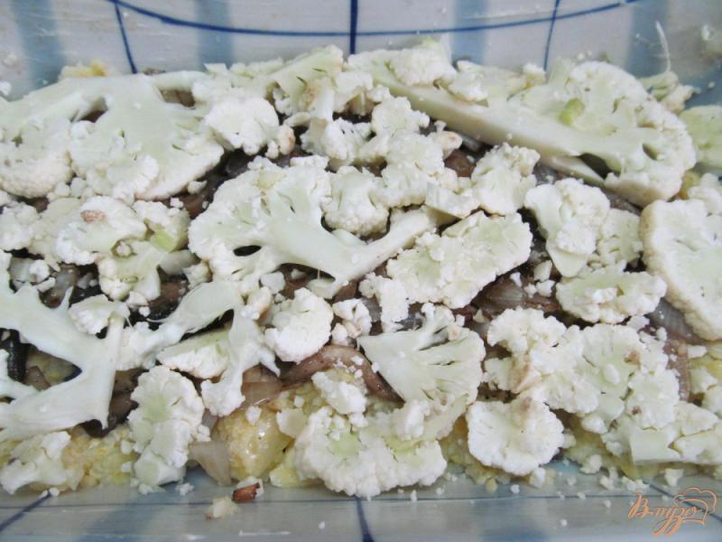 Фото приготовление рецепта: Запеканка из пшенной каши с мясом грибами и цветной капусты шаг №5