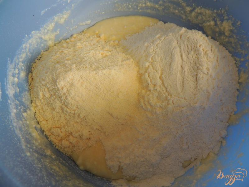 Фото приготовление рецепта: Творожно-кукурузный кекс шаг №3