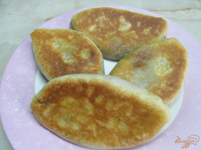 Фото приготовление рецепта: Пирожки с мясом картофелем и сыром шаг №12