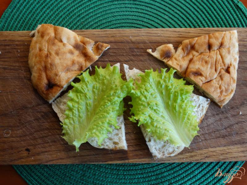 Фото приготовление рецепта: Сендвичи с сыром сиртаки и яйцом шаг №2