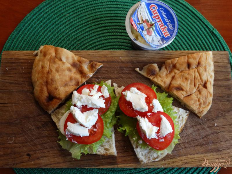Фото приготовление рецепта: Сендвичи с сыром сиртаки и яйцом шаг №5