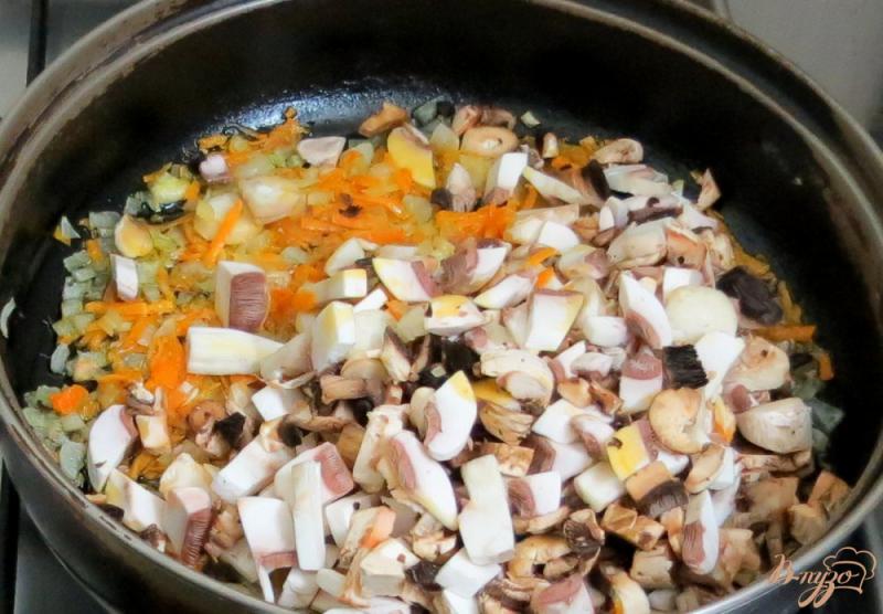Фото приготовление рецепта: Перцы фаршированные мясом и грибами шаг №3