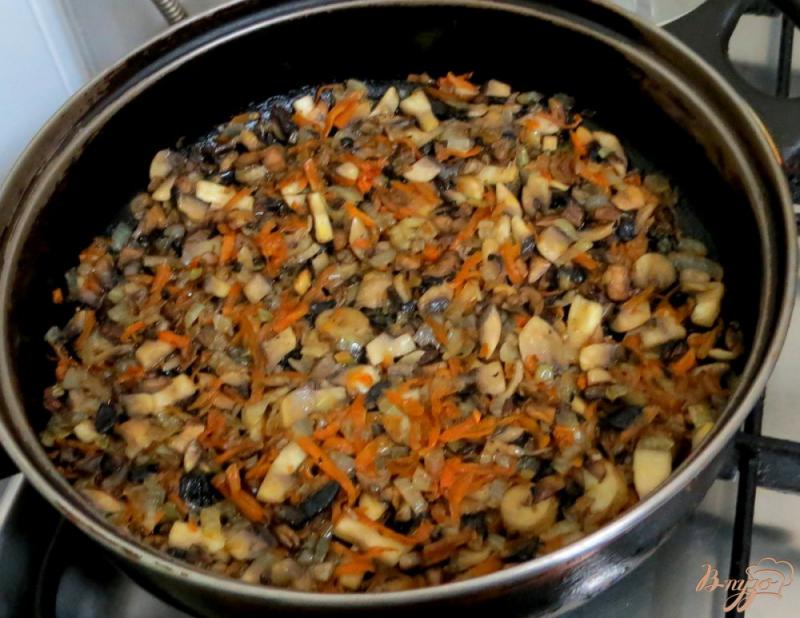Фото приготовление рецепта: Перцы фаршированные мясом и грибами шаг №5