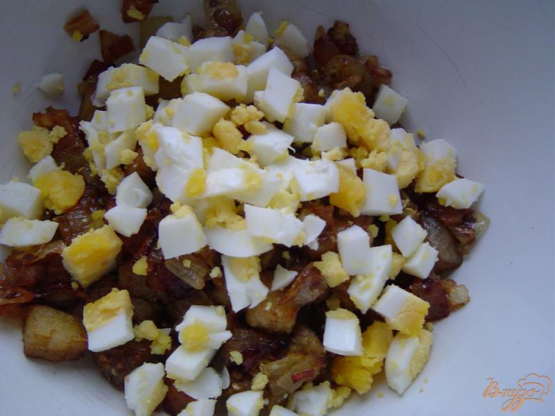 Фото приготовление рецепта: Салат из баклажанов и яиц шаг №4