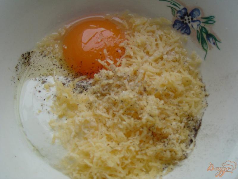 Фото приготовление рецепта: Жареная цветная капуста с яйцами и сыром шаг №4