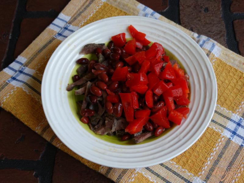 Фото приготовление рецепта: Салат из говяжьего легкого с фасолью шаг №6